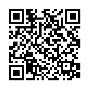 差点把饱满得惊人的胸部全部挤到衣服外面去二维码生成