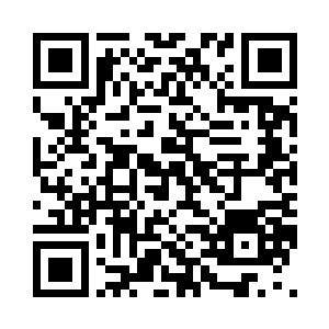 已经像水蛇一样缠在秦逆流臂弯之上二维码生成