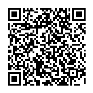 已经变得黑瘦的年轻人完全没有了之前那喜欢咧开嘴笑出一口白牙的阳光气质二维码生成