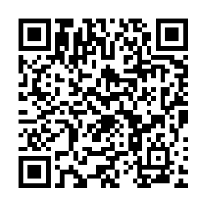 已经在地面基地空出来的飞艇降落艇位上方慢慢的降低了高度二维码生成