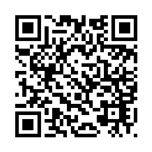 巴亚蒂太太用围裙仔细擦起了镜片二维码生成