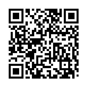 巴克嘿嘿的想伸手宽慰可能多喝了两杯的父亲二维码生成