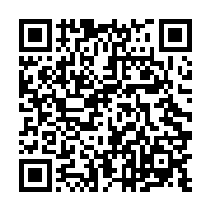 巴克就很放心的伸手给唯一有反应的一个白人年轻男子二维码生成