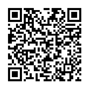 巴克快速的收起自己那两个包塞到卫生间天花板检修口里去二维码生成