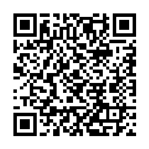 巴克戴着头盔稍微看了看腕表上现出来的高度和气压二维码生成