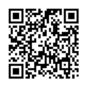 巴克把自己的工作服脱了上半截耷拉在腰间二维码生成