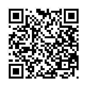 巴克还是把两人座位前的液晶电视打开二维码生成