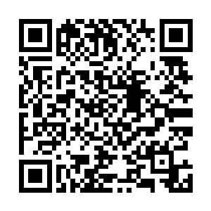 巴克还有个做作的打开副驾驶给妻子半跪当下马墩的动作二维码生成