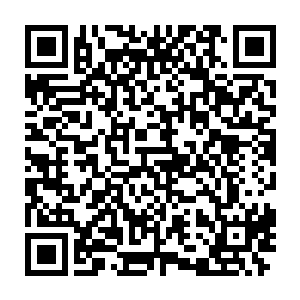 布朗这时从直升机上走了下来到了贝海的面前大声的对着贝海问了一句二维码生成