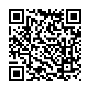 布鲁克走出会议室顺手关上了大门二维码生成