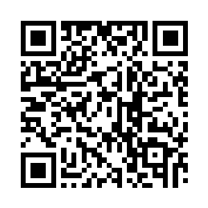 布鲁诺中尉的手握着绑定在腿上的手枪上二维码生成