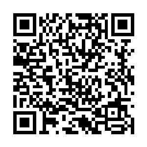 带着小降落伞的照明弹开始晃晃悠悠的落下来之时二维码生成