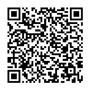 带着微微的愉悦心情金在珉来到了停车场开着自己的车子迅速离开了校园二维码生成