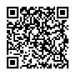 带着热风的气流从下面那个巨大的漏斗状的黑洞之中吹出来二维码生成