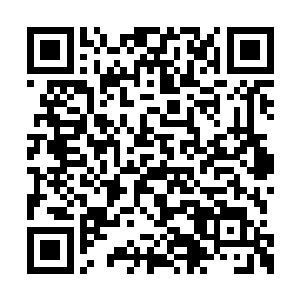 带着紧靠在她身上的柳轻瑶就近的坐到软榻之上二维码生成
