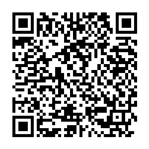 席地而坐的他也比旁边的牢房里哭哭啼啼吵闹不休的凤家人要整洁的多二维码生成