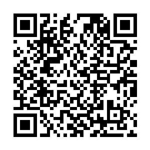 帮着几名少女在大雨之中将车子抬了上来……从那以后二维码生成