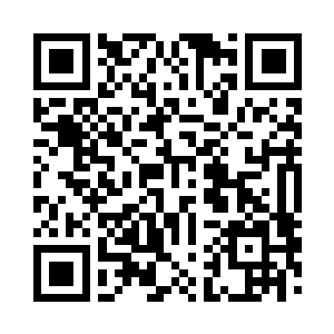 常玉鞠躬感谢了一番现场粉丝和书迷之后二维码生成