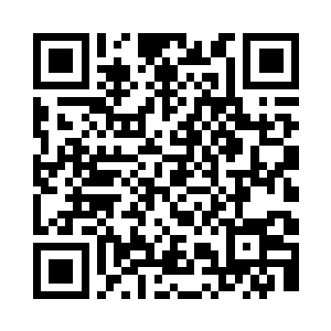 干净精致的容颜在灯光下显得这般纤细二维码生成