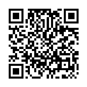 平均每隔五秒他就得抬眼看观察一眼各个入口二维码生成