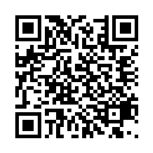 年欣然一愣一愣地看着在忙活的众人二维码生成