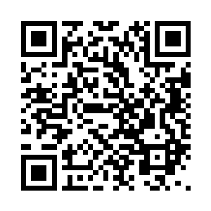 年纪相当的赵捕头拿旧衣服给尸首穿二维码生成