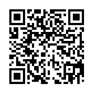 年轻人收了钱便将手里的东西递到了车内之人二维码生成