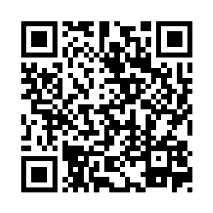 年轻人看着自己的未婚妻和丁叮离开了之后二维码生成