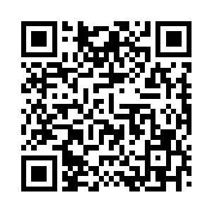 年轻帅气的大堂经理彬彬有礼的对常雨泽说二维码生成
