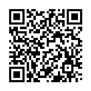 年轻漂亮的女保姆赶紧跑过去开门二维码生成