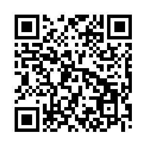 并不宽大的街道两边满是各种小饭店二维码生成