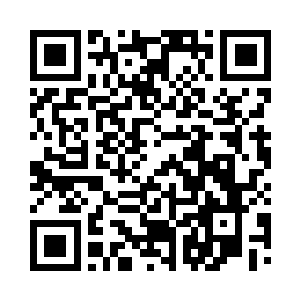 并且在符文之间浮现出无数繁复的线条二维码生成