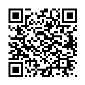 并且用一瞬间的弹跳飞行来拟补这滑稽的一幕二维码生成