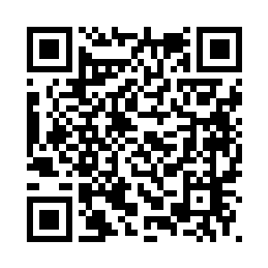 并且警察副队长的手还被拷上海了二维码生成