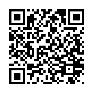并在纸盒上贴上物流公司提供的邮件二维码生成