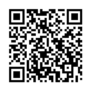 幻萍在记事本上飞速勾勒提纲要点完毕二维码生成