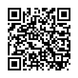 广播员用标准的普通话念着新闻稿二维码生成