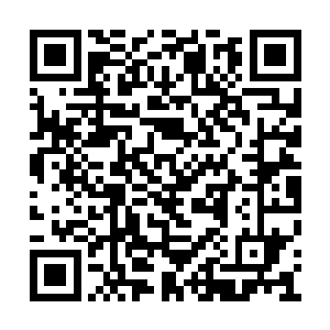 庄美凤用纤美修长的小手在凌云的胸口画着圈儿二维码生成