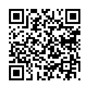 床头柜上闹钟的时针更是指向了十点二维码生成