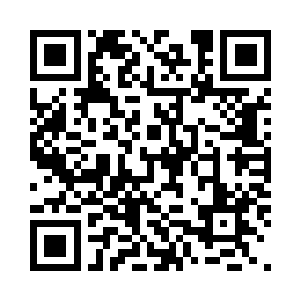 应该是人为按照一定的规格挖出来的二维码生成