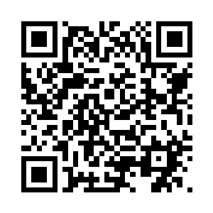 店主殷勤的请雷星峰到边上的会客室二维码生成