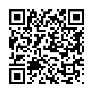 店里的伙计全都无可奈何的站在远处二维码生成