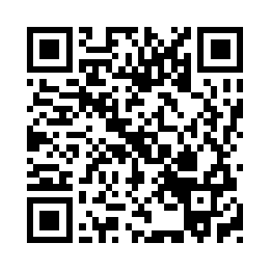 建筑前方大门上的横梁挂着一块巨大的匾额二维码生成