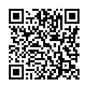 开始伸手慢慢的脱去穿在身上的深紫色小内内二维码生成