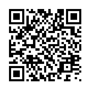 开始帮男人把衣服和裤子脱了下来二维码生成