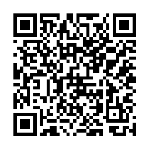 开着一辆舷梯车小心翼翼的靠在飞机上就花了十几分钟二维码生成