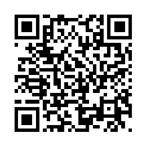 开车的司机看了看毛叔然后看了看我和巴克二维码生成