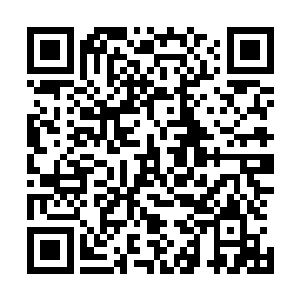 引起塔顿注意的是不远处一处空旷场地里面正在修炼的骑兵二维码生成