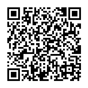 弗洛这人因为饮酒太多一坐到了沙发上就立刻闭上了眼睛开始呼呼大睡了起来二维码生成