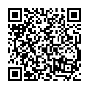张冰玉忍不住和张小曼对视了一眼……而张冰玉的那个闺蜜二维码生成